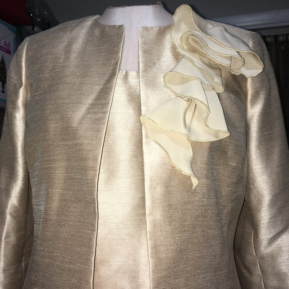Kasper Dresses & Skirts - Kasper 3 Piece Light Gold Skirt Suit